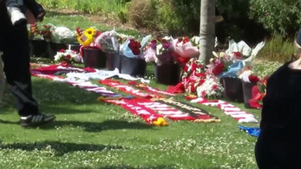 Disparition : Les fans de Liverpool déposent des fleurs devant Anfield pour Diogo Jota son frère André