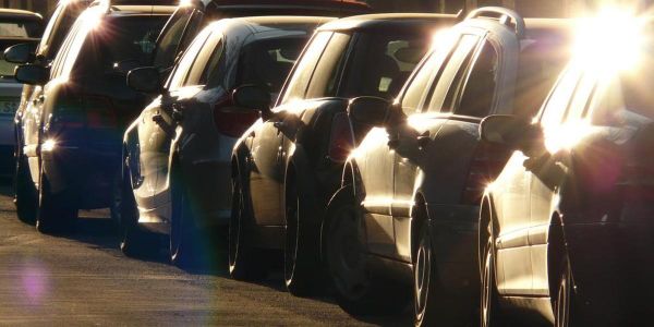 Sa mère la laisse volontairement dans la voiture en plein soleil alors qu'elle travaille, une enfant de 9 ans décède