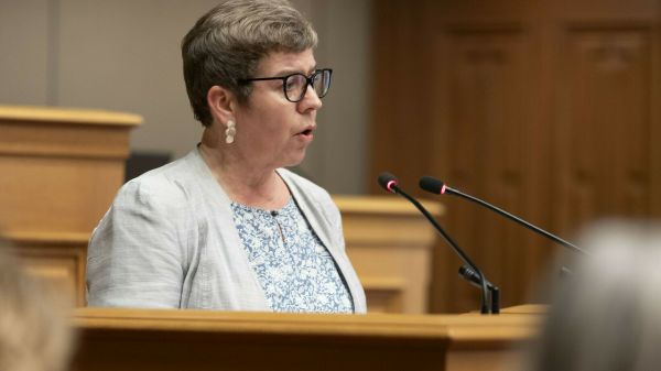 Réforme des retraites: Il y a "une piste" mais "rien n'est encore décidé" assure Martine Deprez