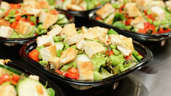 Buffets, bars à salades: pourquoi ces restaurants cartonnent?