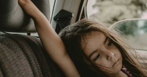 Une petite fille de 9 ans succombe à la chaleur dans une voiture : sa mère l'y avait laissée volontairement pendant qu'elle était au travail