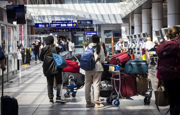 Alerte à la bombe dans plusieurs aéroports canadiens, dont celui de Montréal