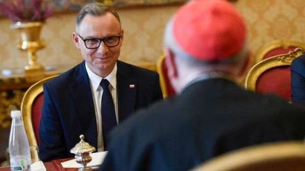 Le président polonais Andrzej Duda clôt son mandat par une rencontre avec le pape Léon XIV