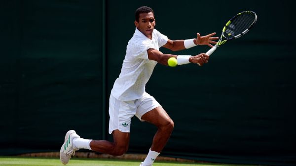 Auger-Aliassime se fait montrer la porte de sortie