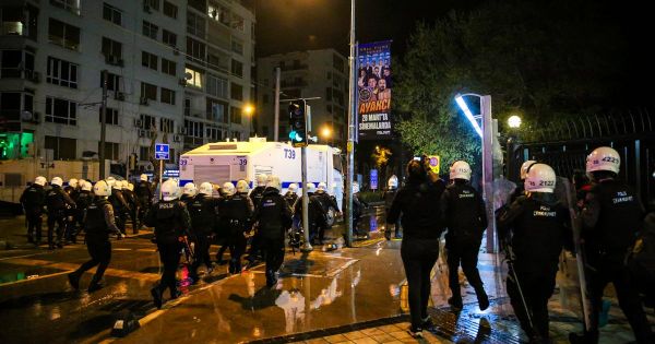 Izmir, bastion de l'opposition dans l'ouest de la Turquie, visé par une vague d'arrestations