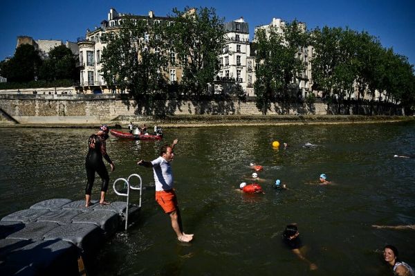 Après un siècle d'interdiction, la baignade pour tous s'ouvre dans la Seine (à certaines conditions)