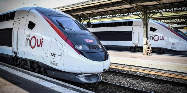 SNCF : bientôt des satellites Starlink ou Eutelsat pour améliorer le wifi dans les TGV ?