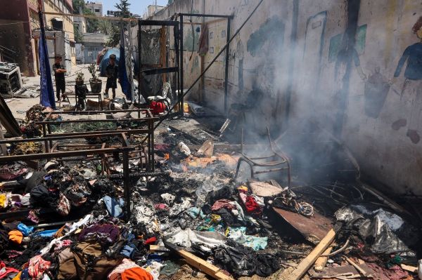 Des Gazaouis sous le choc après une frappe israélienne sur une école transformée en refuge