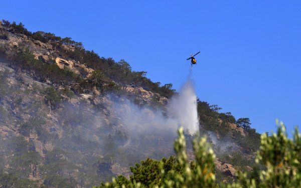 Incendie en Crète : 5 000 personnes évacuées, majoritairement des touristes [Vidéos]