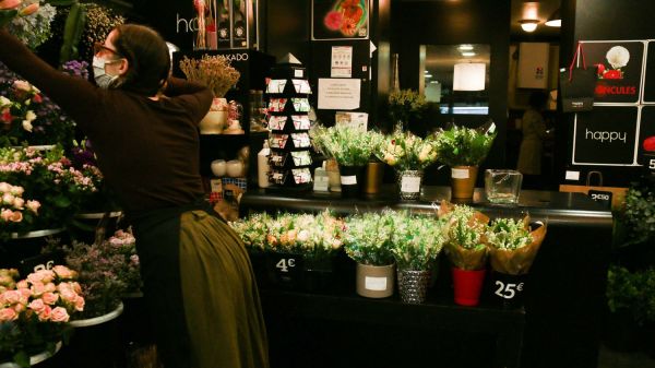 Le Sénat adopte un texte pour autoriser les boulangers et fleuristes à faire travailler leurs salariés le 1er-Mai