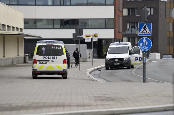 Plusieurs personnes poignardées près d'un centre commercial en Finlande, un suspect arrêté
