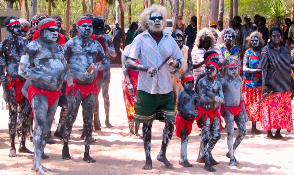 Australie: une enquête conclut que les Aborigènes ont été victimes d'un "génocide"