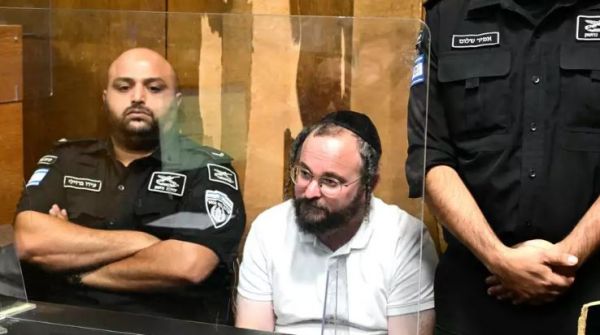 Affaire Roter : Un influent militant religieux arrêté à son retour d'Europe pour des abus sexuels graves