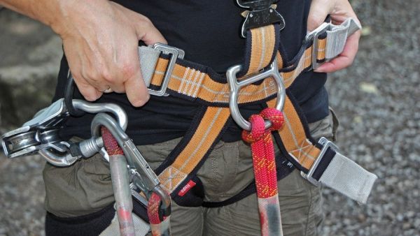 La corde de rappel était trop courte : deux dirigeants du Club alpin français condamné après la mort d'une adolescente lors d'un stage d'escalade
