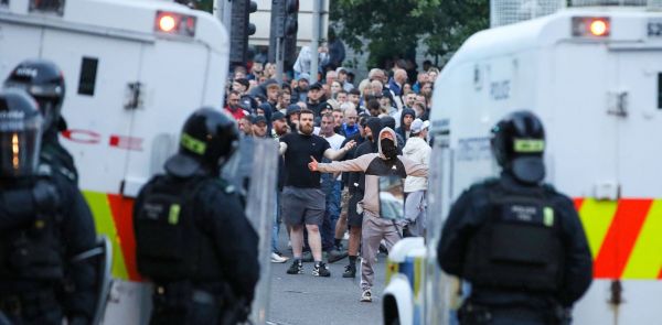 Ce que les émeutes racistes de Ballymena disent de l'Irlande du Nord