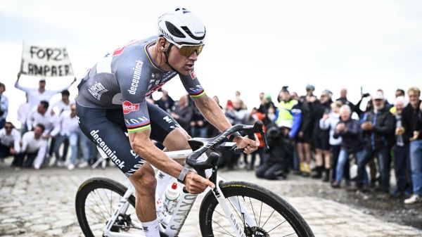 Tour de France: Van der Poel dénonce "l'erreur" des organisateurs d'avoir invité une équipe supplémentaire