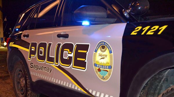 Poursuite à Saguenay: il se cache pour éviter la police