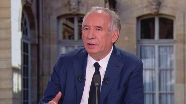 "Un lieu d'une extrême violence": François Bayrou regrette "un climat désespérant" à l'Assemblée nationale