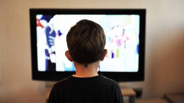 Addiction aux écrans : pourquoi ils sont interdits dans les lieux d'accueil d'enfants de moins de 3 ans