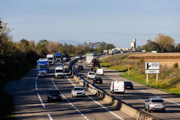 Abandonnée il y a dix ans, l'écotaxe revient avec le R-pass : "ce n'est qu'un début"