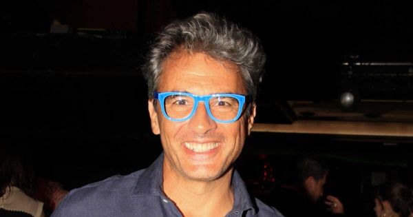 "Elle a su réenchanter mes jours sombres" : Julien Cohen (Affaire conclue) annonce être en couple avec une femme de vingt ans de moins que lui