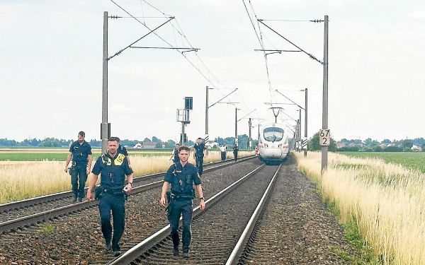 En Allemagne, un homme attaque et blesse quatre passagers d'un train