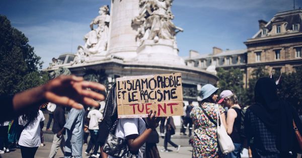 Les actes islamophobes ont bondi de 75 % début 2025, les actes antisémites restent à un niveau «très élevé»