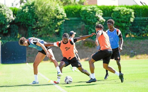 FC Lorient : un groupe presque inchangé à la reprise, en attendant Noah Cadiou