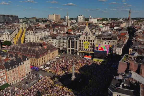 EN IMAGES. La présentation des équipes du Tour de France sur la Grand'Place de Lille