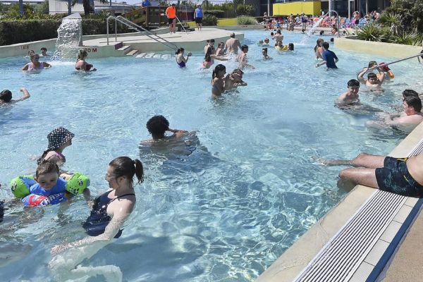 Une piscine suisse interdit l'entrée aux Français à cause de "comportements inappropriés et d'incivilités"