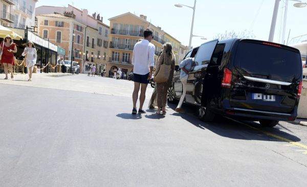 Saint-Tropez prend un arrêté pour interdire la circulation des VTC extérieurs à la région dans son centre-ville