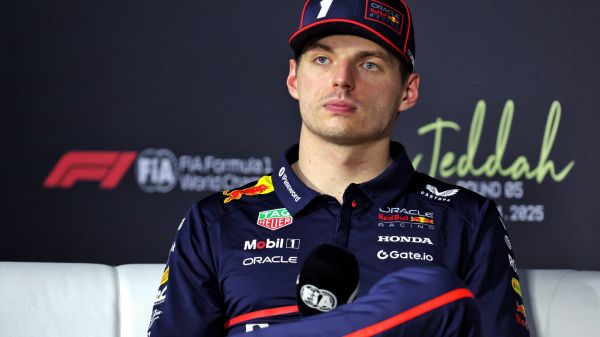 F1: "J'ai un contrat avec Red Bull",  Verstappen très vague sur son avenir sur fond de rumeurs avec Mercedes