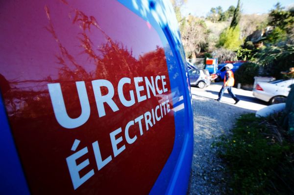 "Comme un four qu'on laisserait allumé en continu": pourquoi les réseaux électriques souffrent de la canicule dans les Alpes-Maritimes et le Var