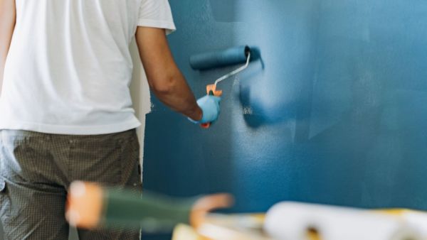 Il serait impliqué dans des querelles de voisinage : un artisan retrouvé la gorge tranchée et recouvert de peinture
