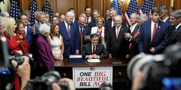 La « grande et belle loi » budgétaire de Trump adoptée au Congrès