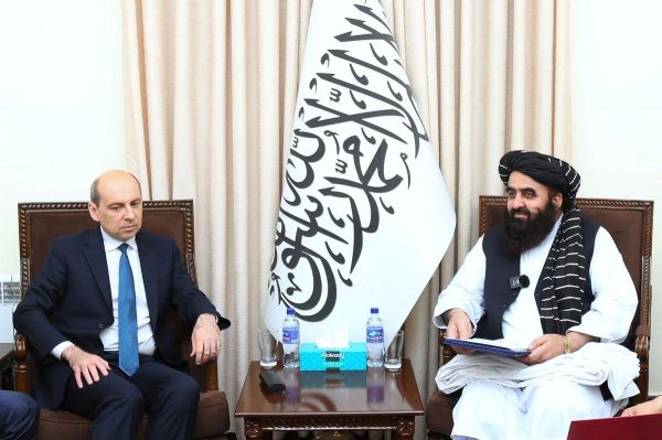 La Russie reconnaît officiellement le gouvernement instauré par les talibans en Afghanistan, une première mondiale