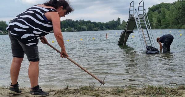 Schoenau. Derniers préparatifs avant l'ouverture à la baignade au lac du camping