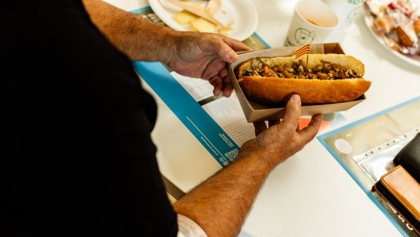 Collecte de sang à Perpignan : encore un jour pour se délecter d'un hot-dog catalan et de la saucisse catalane championne du monde après un don de soi