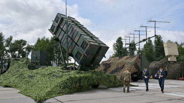 Guerre en Ukraine : missiles, obus... L'Europe peut-elle compenser l'arrêt de certaines livraisons d'armes américaines à Kiev ?