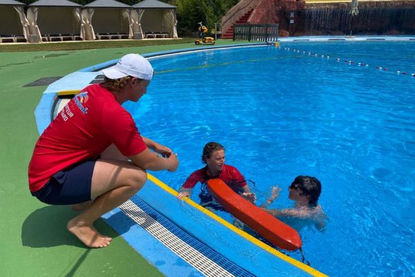 Six conseils à suivre pour éviter les noyades sur la plage ou en piscine cet été