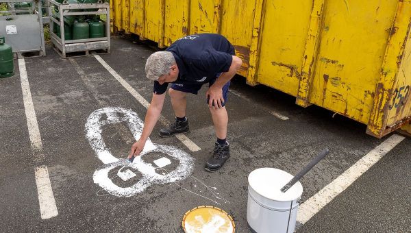 "Merci au zizi, enfin, façon de parler" : Patrick Dancoisne est devenu populaire en nettoyant la route du Tour de France