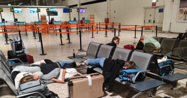 Rhône. « Sans rien à boire ni à manger » : les passagers d'un vol Lyon-Madère passent la nuit sur le sol de l'aéroport de Faro