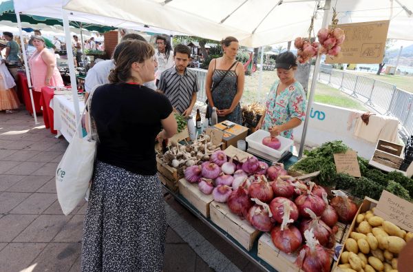 La Fête de l'oignon rose s'implante en dehors de Menton