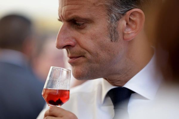 Macron retrouve l'arme de la dissolution la semaine prochaine : va-t-il s'en servir ?