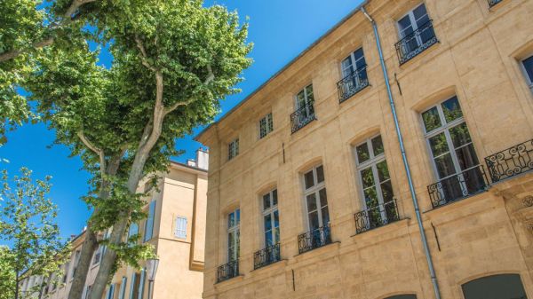 Dans cette caisse du Crédit Agricole, les tarifs sont en forte hausse depuis le 1er juillet 2025
