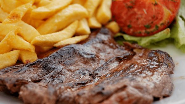 Peut-on manger de la viande le soir ?