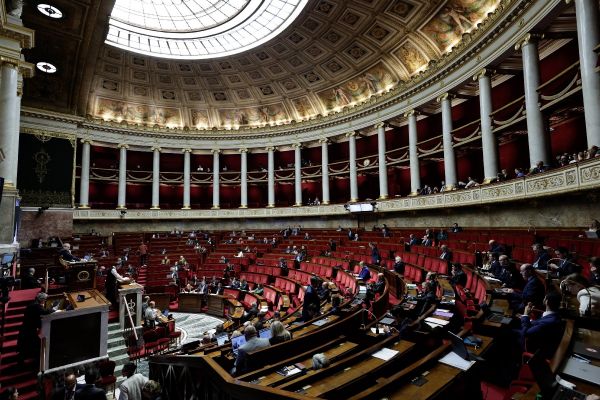 Macron retrouve l'arme de la dissolution, mais il ne semble pas prêt à la dégaîner