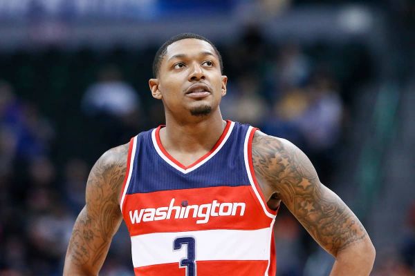 Les Suns et Bradley Beal discutent d'un buyout, deux équipes déjà intéressées