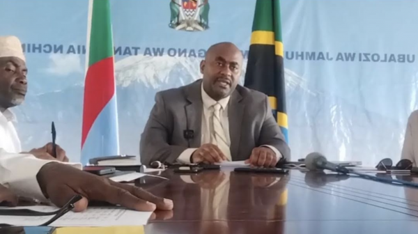 Moroni célèbre le swahili, symbole d'unité régionale, en pleine effervescence du cinquantenaire