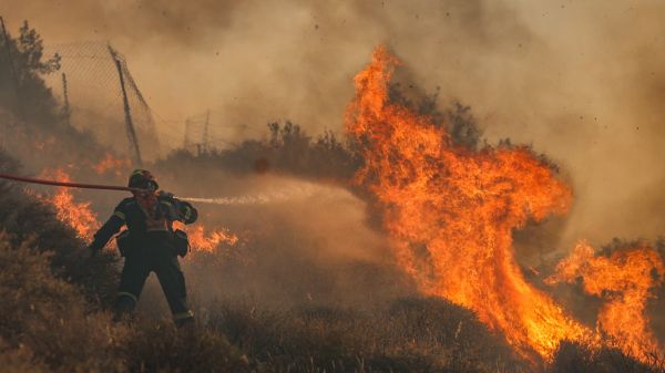 Grèce : l'incendie en Crète "en recul" selon les pompiers, qui redoutent des températures à plus de 40°C ce vendredi